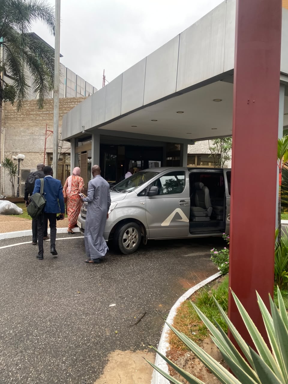A team boarding an Allons van for their commute